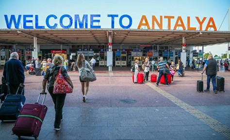 Kısmi seferberlik sonrası Rus akını! Antalya'ya tek yön bilet 70 bin TL'ye çıktı!